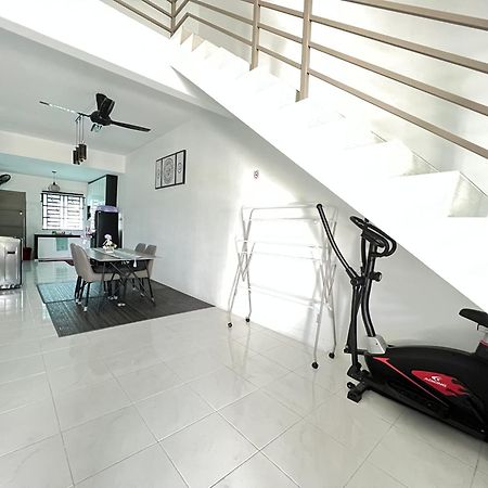 Chempaka Homestay  Seri Iskandar Luaran gambar