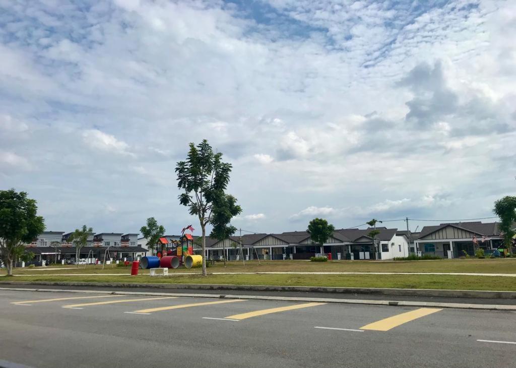 Chempaka Homestay  Seri Iskandar Luaran gambar